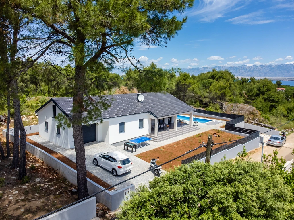 Single-Storey 3-Bedroom Villa in Vir (Pool, 6 Guests)