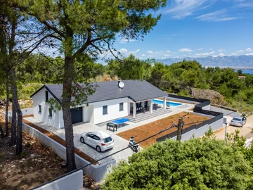 Single-Storey 3-Bedroom Villa in Vir (Pool, 6 Guests)