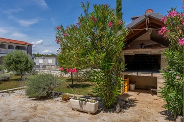 Apartment in Vir for 4 Guests in a Quiet Area