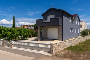 Apartment in Vir for 4 Guests in a Quiet Area