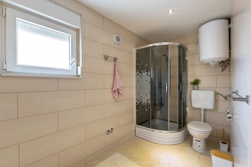 2-Bedroom Apartment for 4 in Vir, Croatia