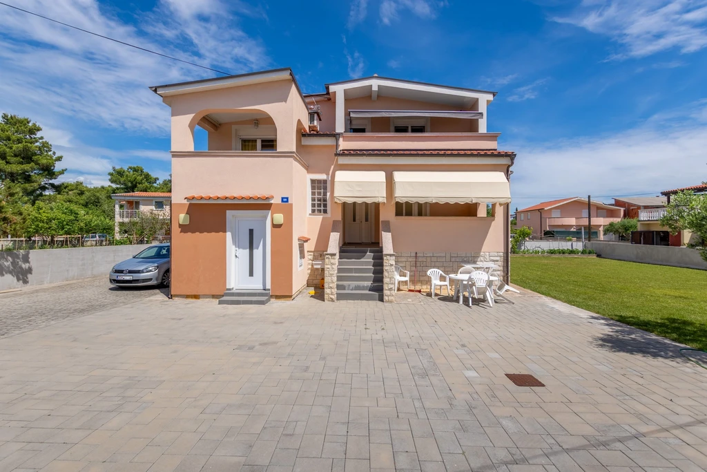 2-Bedroom Apartment for 4 in Vir, Croatia