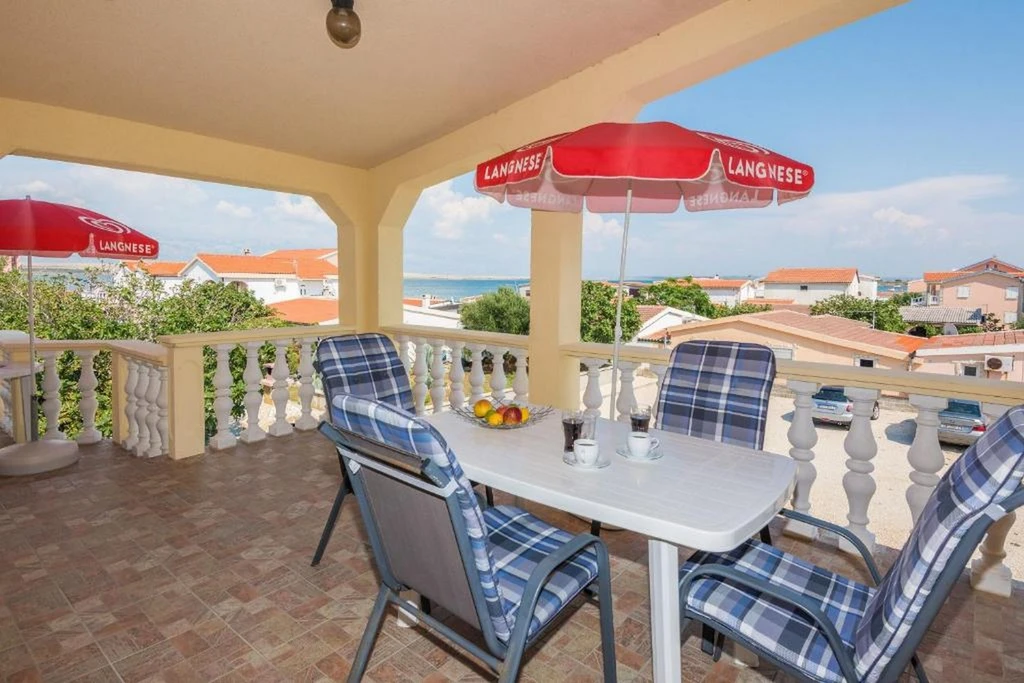 Apartment in Vir for 4 Guests with Partial Sea View