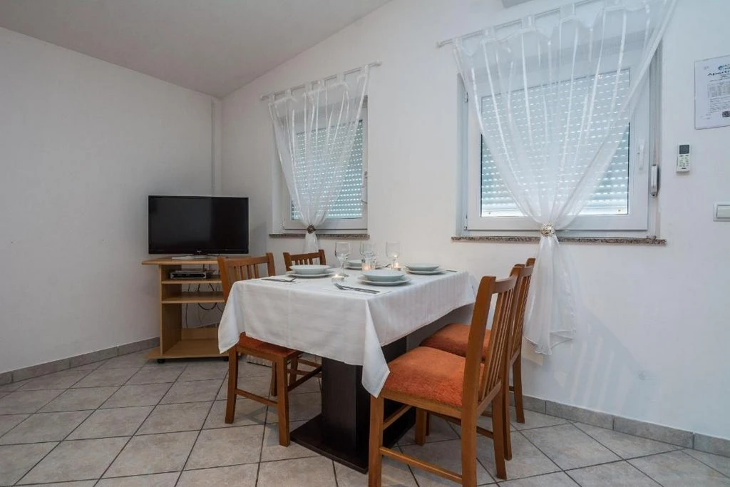 Apartment in Vir for 4 Guests with Partial Sea View