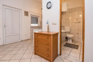 Apartment in Vir for 4 Guests with Partial Sea View