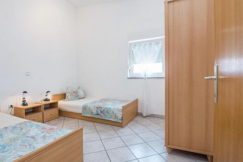 Apartment in Vir for 4 Guests with Partial Sea View