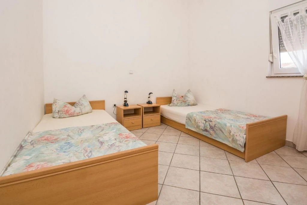 Apartment in Vir for 4 Guests with Partial Sea View