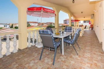 Apartment in Vir for 4 Guests with Partial Sea View