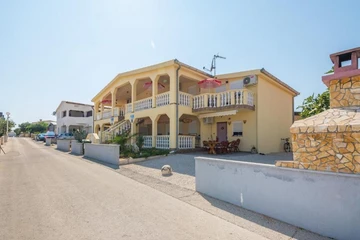 Apartment in Vir for 4 Guests with Partial Sea View