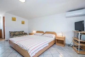 Studio Apartment for 2 in Vir, Croatia