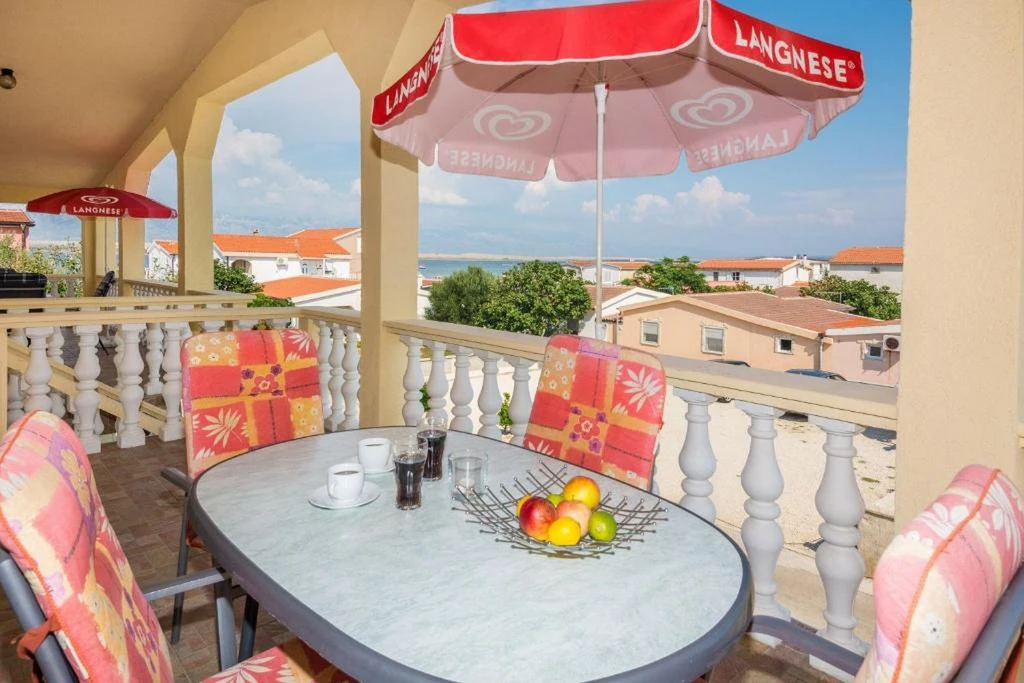 Apartment in Vir for 4 Guests with Partial Sea View
