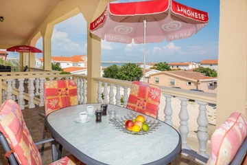 Apartment in Vir for 4 Guests with Partial Sea View