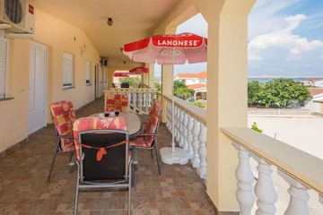 Apartment in Vir for 4 Guests with Partial Sea View