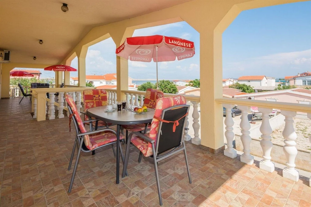 Apartment in Vir for 4 Guests with Partial Sea View