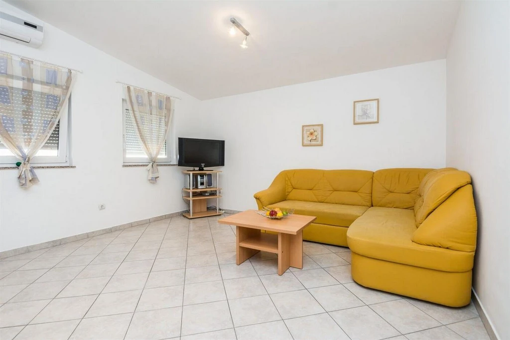 Apartment in Vir for 4 Guests with Partial Sea View