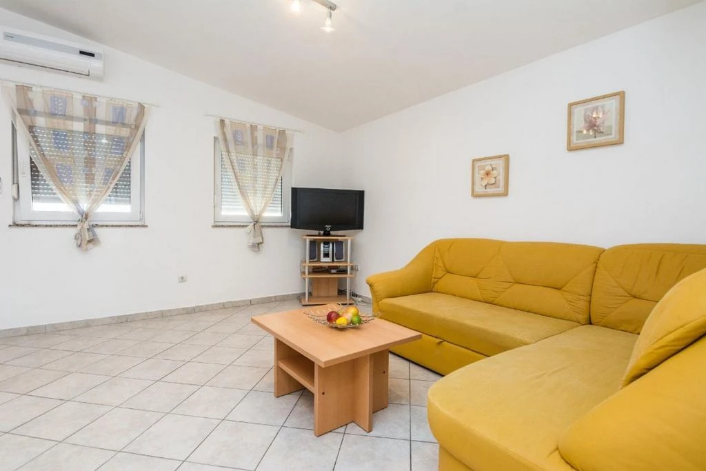 Apartment in Vir for 4 Guests with Partial Sea View
