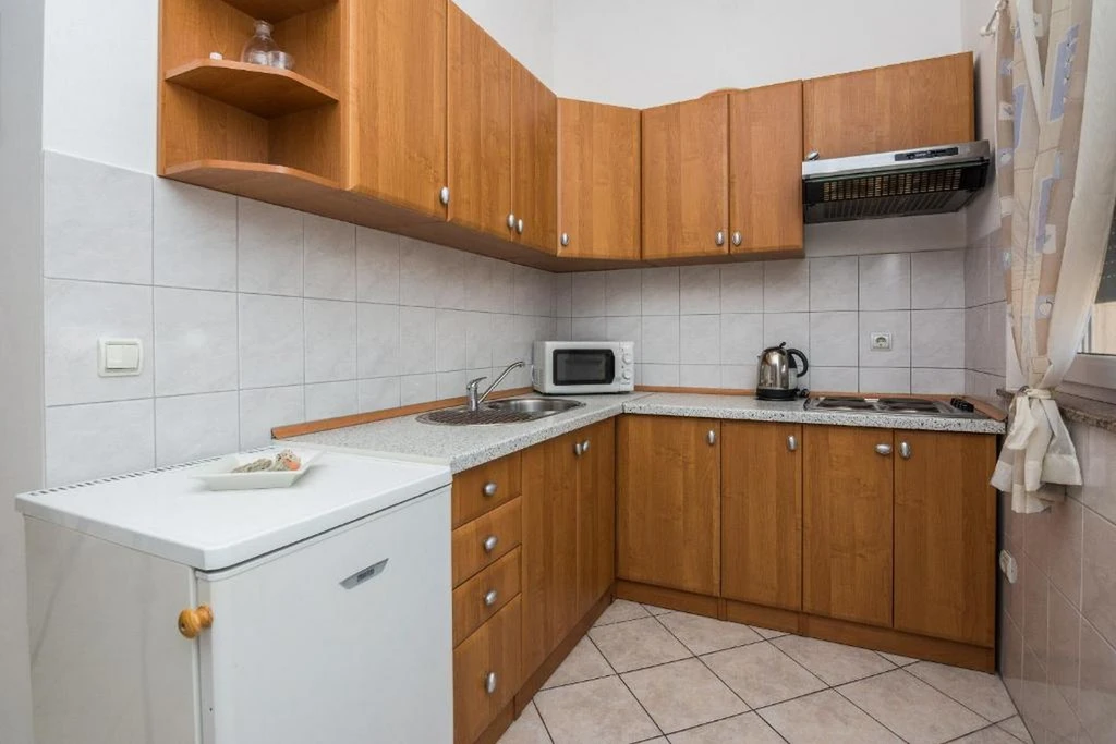 Apartment in Vir for 4 Guests with Partial Sea View