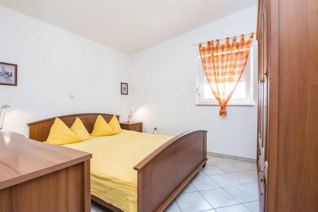 Apartment in Vir for 4 Guests with Partial Sea View