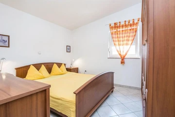 Apartment in Vir for 4 Guests with Partial Sea View