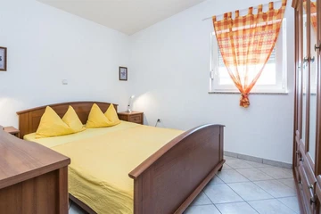 Apartment in Vir for 4 Guests with Partial Sea View