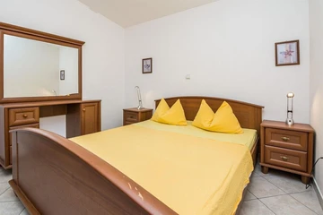 Apartment in Vir for 4 Guests with Partial Sea View