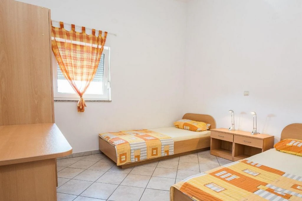 Apartment in Vir for 4 Guests with Partial Sea View