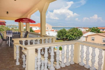 Apartment in Vir for 4 Guests with Partial Sea View