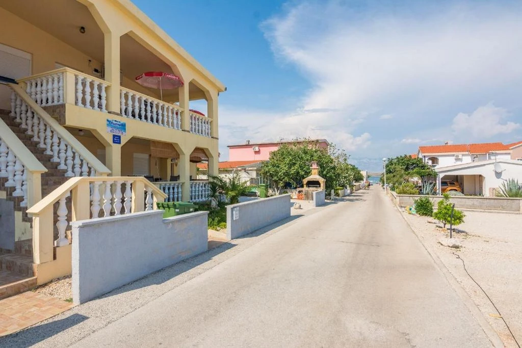 Apartment in Vir for 4 Guests with Partial Sea View