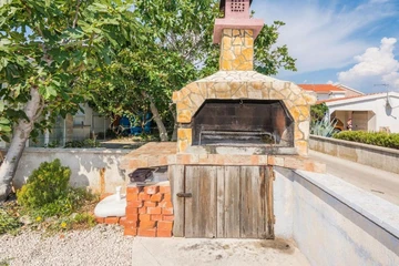 Apartment in Vir for 4 Guests with Partial Sea View