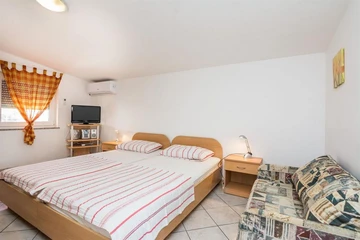 Studio Apartment in Vir with Partial Sea View