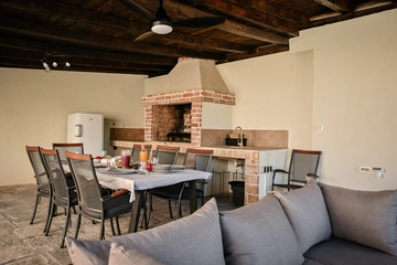 3-Bedroom Villa in Hreljin for Up to 6 Guests