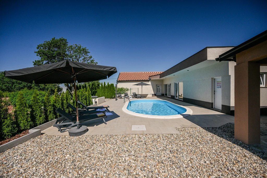 3-Bedroom Villa in Hreljin for Up to 6 Guests
