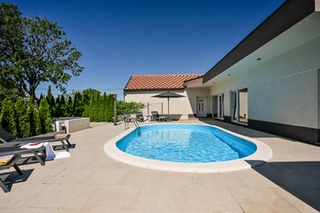 3-Bedroom Villa in Hreljin for Up to 6 Guests