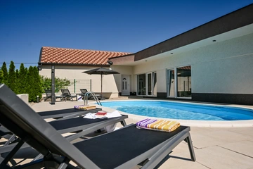 3-Bedroom Villa in Hreljin for Up to 6 Guests