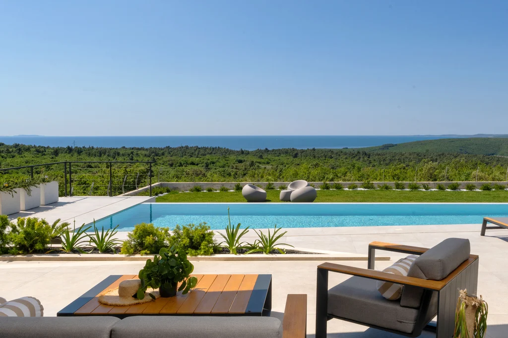 Infinity Pool Villa for 8 in Sveti Lovreč Labinski