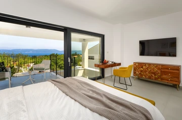 Sea-View Holiday House in Drenje for 6 Guests