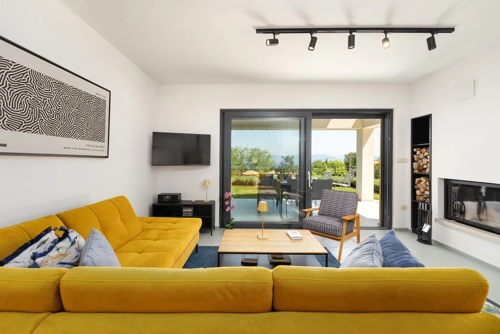 Sea-View Holiday House in Drenje for 6 Guests