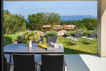 Sea-View Holiday House in Drenje for 6 Guests