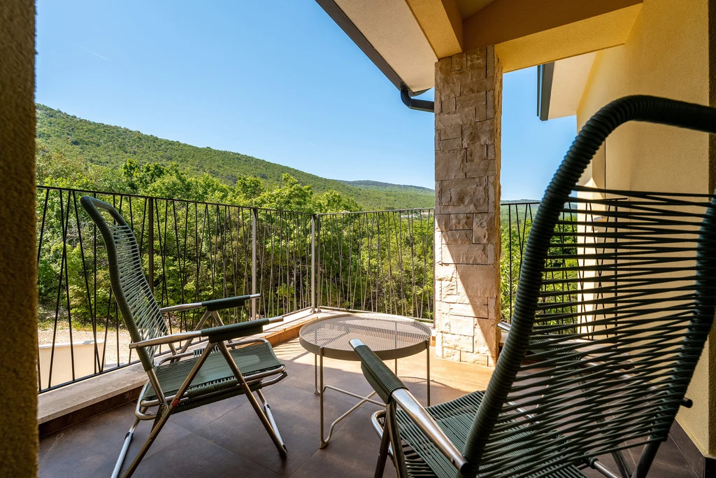 Sea-View Holiday House in Drenje for 6 Guests