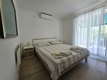 Njivice Apartment with Terrace for up to 3 Guests