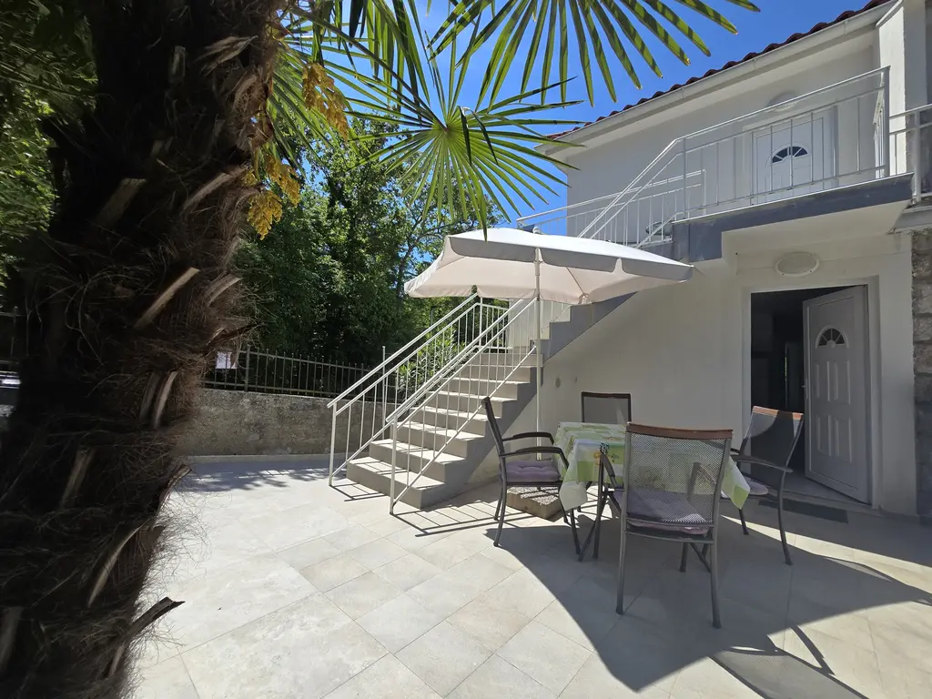Njivice Apartment with Terrace for up to 3 Guests