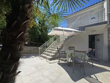 Njivice Apartment with Terrace for up to 3 Guests