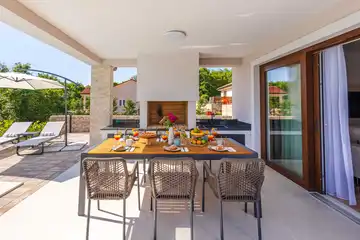 3-Bedroom Villa in Dobrinj for up to 6