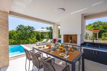 3-Bedroom Villa in Dobrinj for up to 6