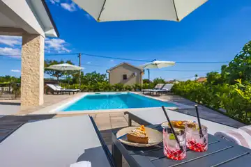 3-Bedroom Villa in Dobrinj for up to 6