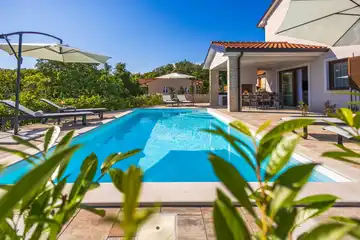 3-Bedroom Villa in Dobrinj for up to 6