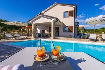 3-Bedroom Villa in Dobrinj for up to 6