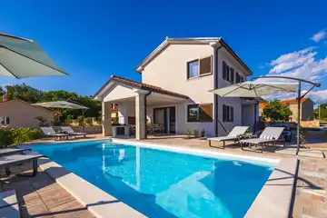 3-Bedroom Villa in Dobrinj for up to 6