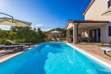 3-Bedroom Villa in Dobrinj for up to 6