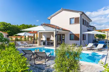 3-Bedroom Villa in Dobrinj for up to 6
